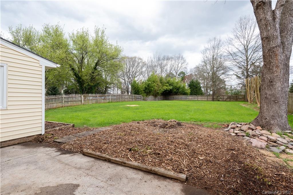 10602 Fairway Ridge Road Charlotte, NC 28277 - Photo 28 of 32 a view of a garden with a house
