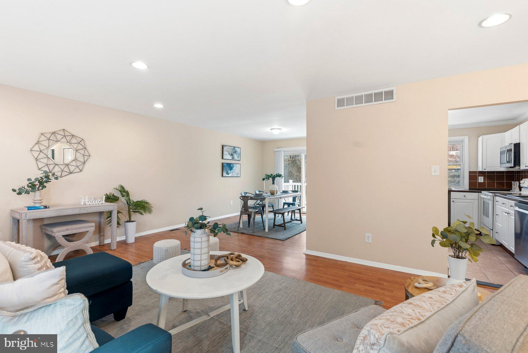 910 Crestwick Road Towson, MD 21286 - Photo 3 of 34