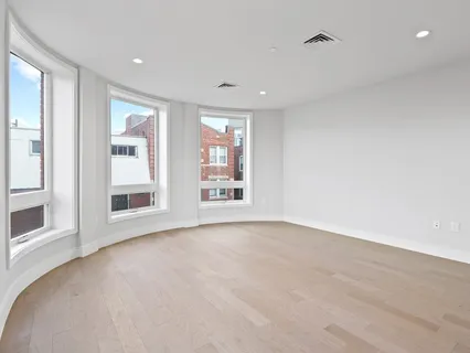$1,585,000 | 44-50 Symphony Road, Unit 404, Boston, MA 02115