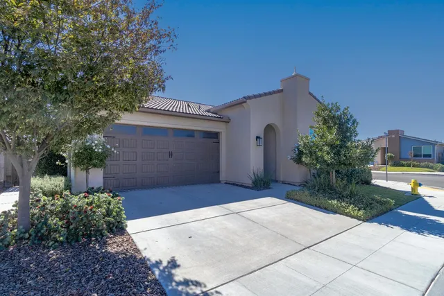 a view of a back yard of the house