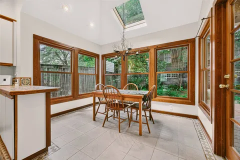 $2,000,000 | 812 West 10th Street, Austin, TX 78701