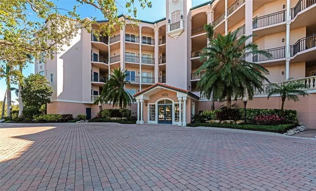 $479,000 | 5408 Eagles Point Circle, Unit 302, Sarasota, FL 34231