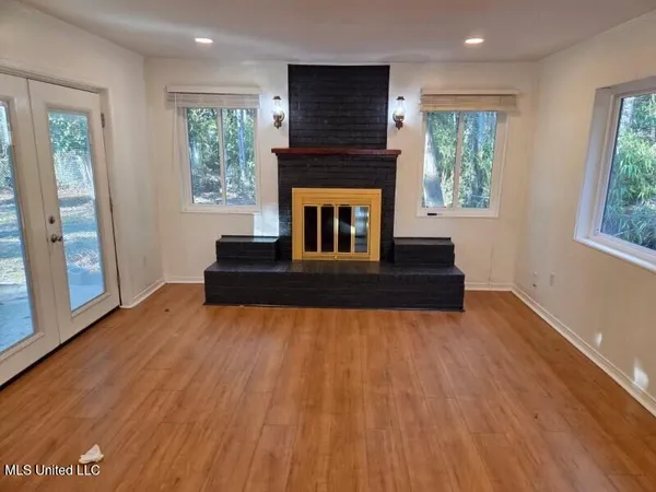 $2,250 | 1109 Le Badine Court, Ocean Springs, MS 39564