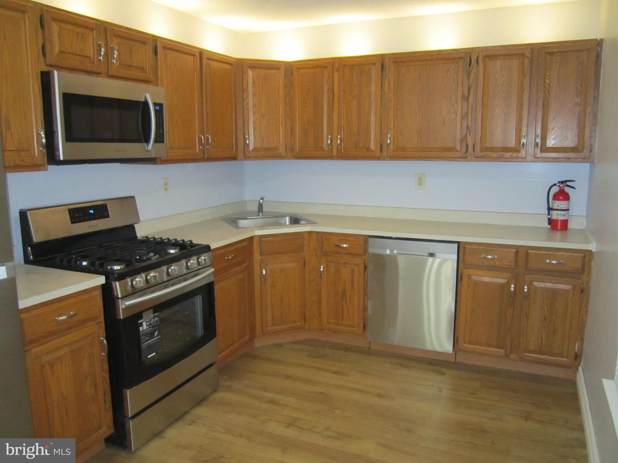 92 Versailles Court Hamilton, NJ 08619 - Photo 7 of 28