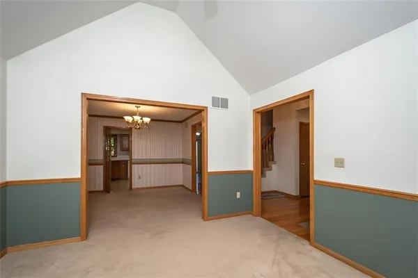 $370,000 | 1303 Pin Oak Circle, Ottawa, KS 66067