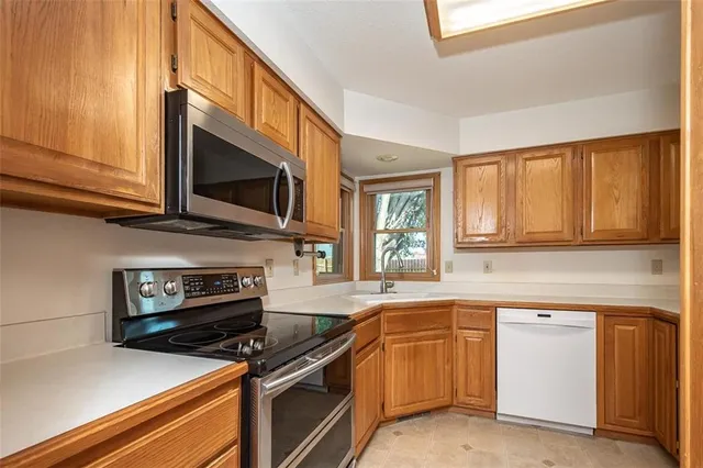 $380,000 | 1303 Pin Oak Circle, Ottawa, KS 66067