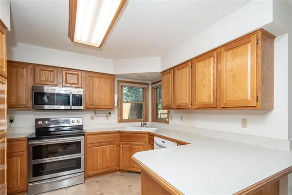 $370,000 | 1303 Pin Oak Circle, Ottawa, KS 66067