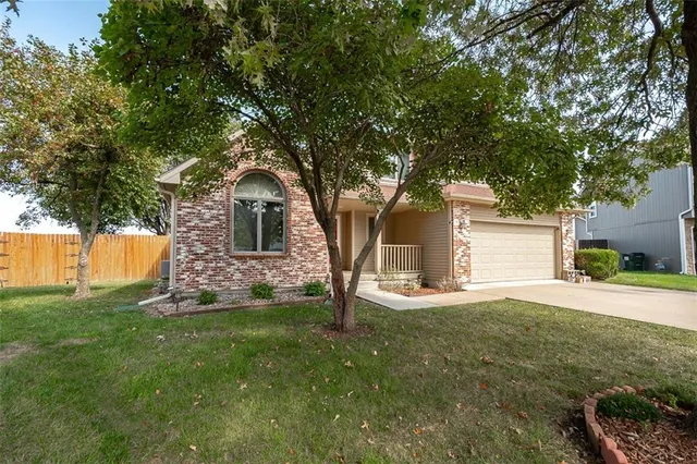 $380,000 | 1303 Pin Oak Circle, Ottawa, KS 66067