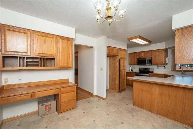 $380,000 | 1303 Pin Oak Circle, Ottawa, KS 66067