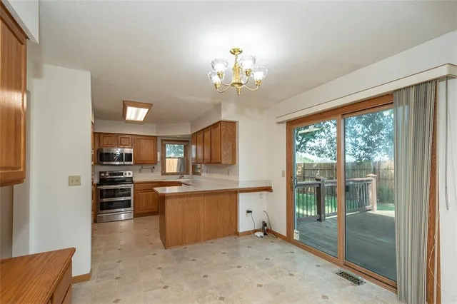 $380,000 | 1303 Pin Oak Circle, Ottawa, KS 66067