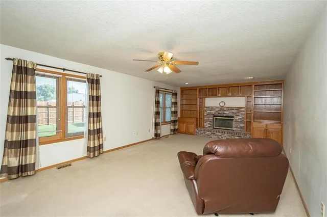 $380,000 | 1303 Pin Oak Circle, Ottawa, KS 66067