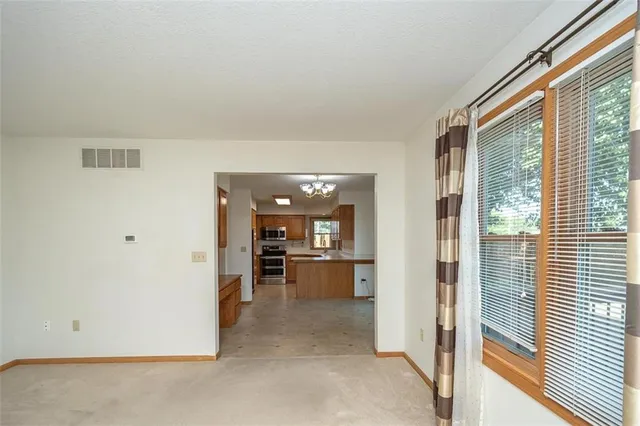 $380,000 | 1303 Pin Oak Circle, Ottawa, KS 66067