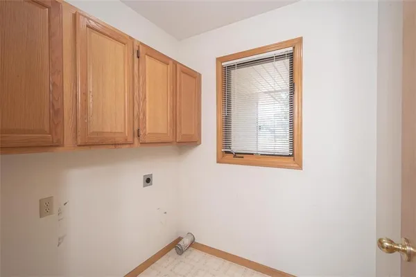 $370,000 | 1303 Pin Oak Circle, Ottawa, KS 66067