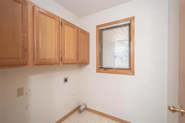 $380,000 | 1303 Pin Oak Circle, Ottawa, KS 66067