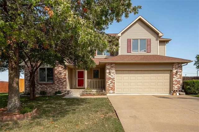 $380,000 | 1303 Pin Oak Circle, Ottawa, KS 66067
