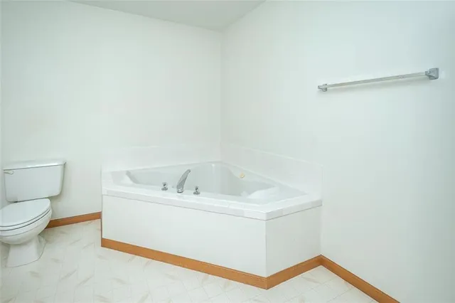 $380,000 | 1303 Pin Oak Circle, Ottawa, KS 66067