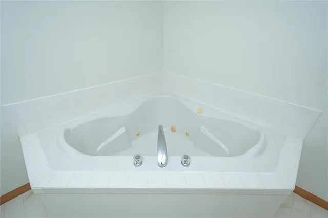 $380,000 | 1303 Pin Oak Circle, Ottawa, KS 66067