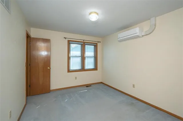 $380,000 | 1303 Pin Oak Circle, Ottawa, KS 66067