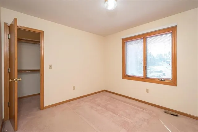 $380,000 | 1303 Pin Oak Circle, Ottawa, KS 66067