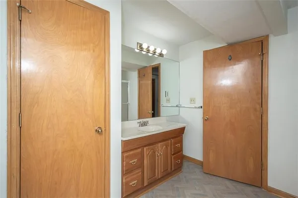 $370,000 | 1303 Pin Oak Circle, Ottawa, KS 66067