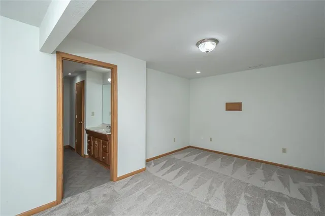 $380,000 | 1303 Pin Oak Circle, Ottawa, KS 66067