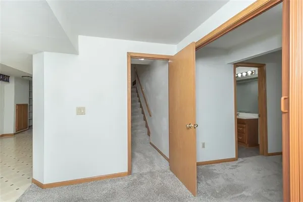 $370,000 | 1303 Pin Oak Circle, Ottawa, KS 66067