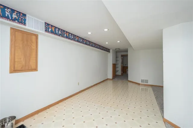 $380,000 | 1303 Pin Oak Circle, Ottawa, KS 66067