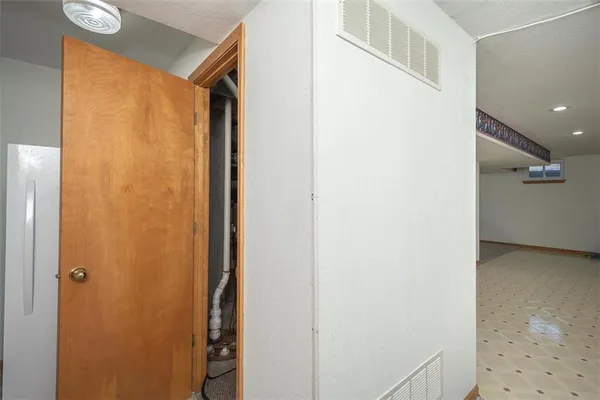 $370,000 | 1303 Pin Oak Circle, Ottawa, KS 66067