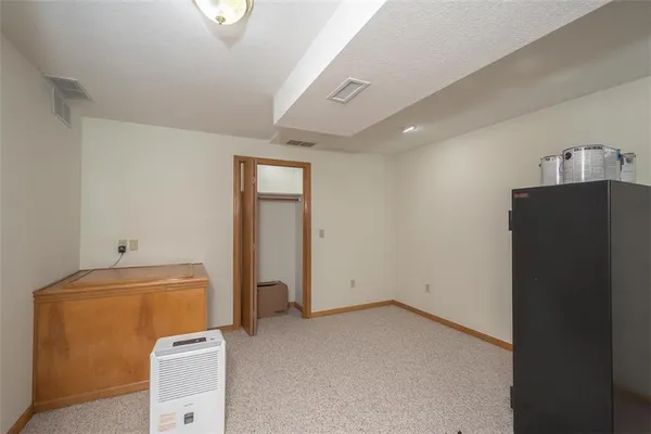 $370,000 | 1303 Pin Oak Circle, Ottawa, KS 66067