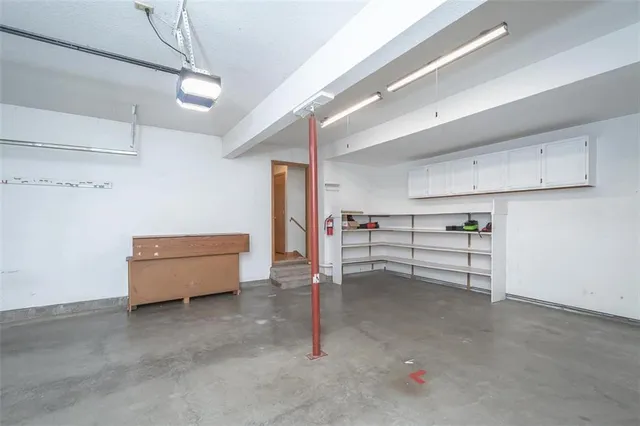 $380,000 | 1303 Pin Oak Circle, Ottawa, KS 66067