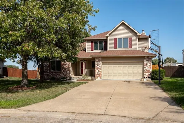 $370,000 | 1303 Pin Oak Circle, Ottawa, KS 66067