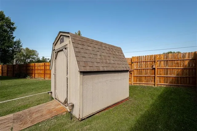 $380,000 | 1303 Pin Oak Circle, Ottawa, KS 66067