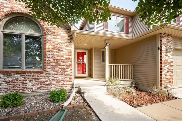 $370,000 | 1303 Pin Oak Circle, Ottawa, KS 66067