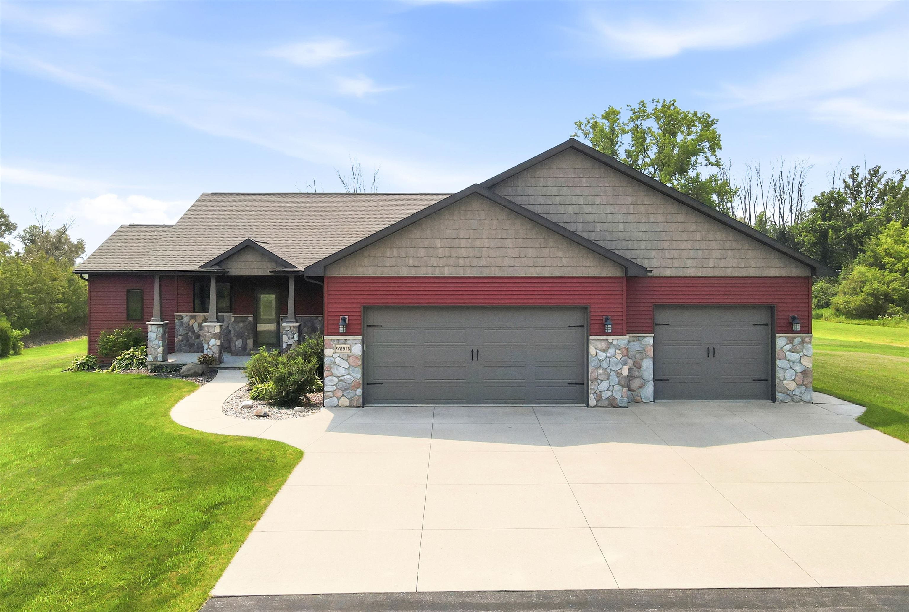 W5975 Autumn Hills Parkway Appleton, WI 54913 - Photo 1 of 1 Gallery Image 1