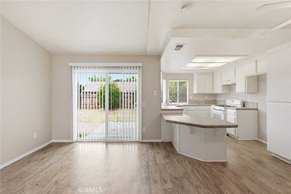 43941 Maria Circle Lancaster, CA 93535 - Photo 13 of 40