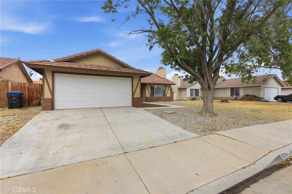 43941 Maria Circle Lancaster, CA 93535 - Photo 3 of 40