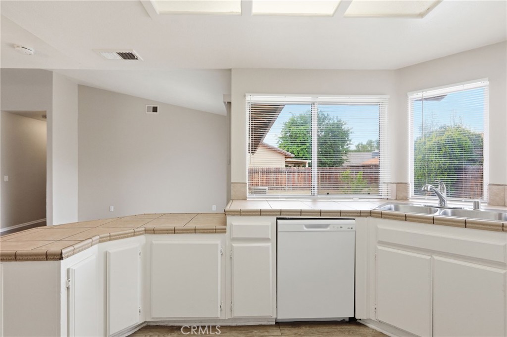 43941 Maria Circle Lancaster, CA 93535 - Photo 10 of 40