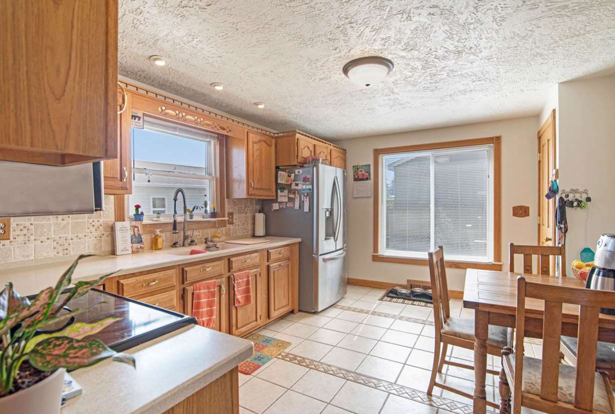 8538 Monroe Road Durand, MI 48429 - Photo 9 of 22 50036223-8.JPG
