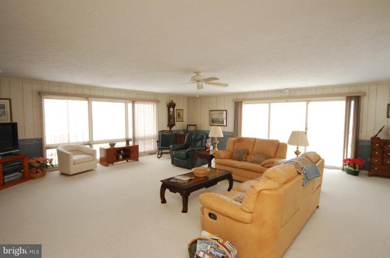 4832 Round Hill Road Frederick, MD 21702 - Photo 6 of 28 Family Room