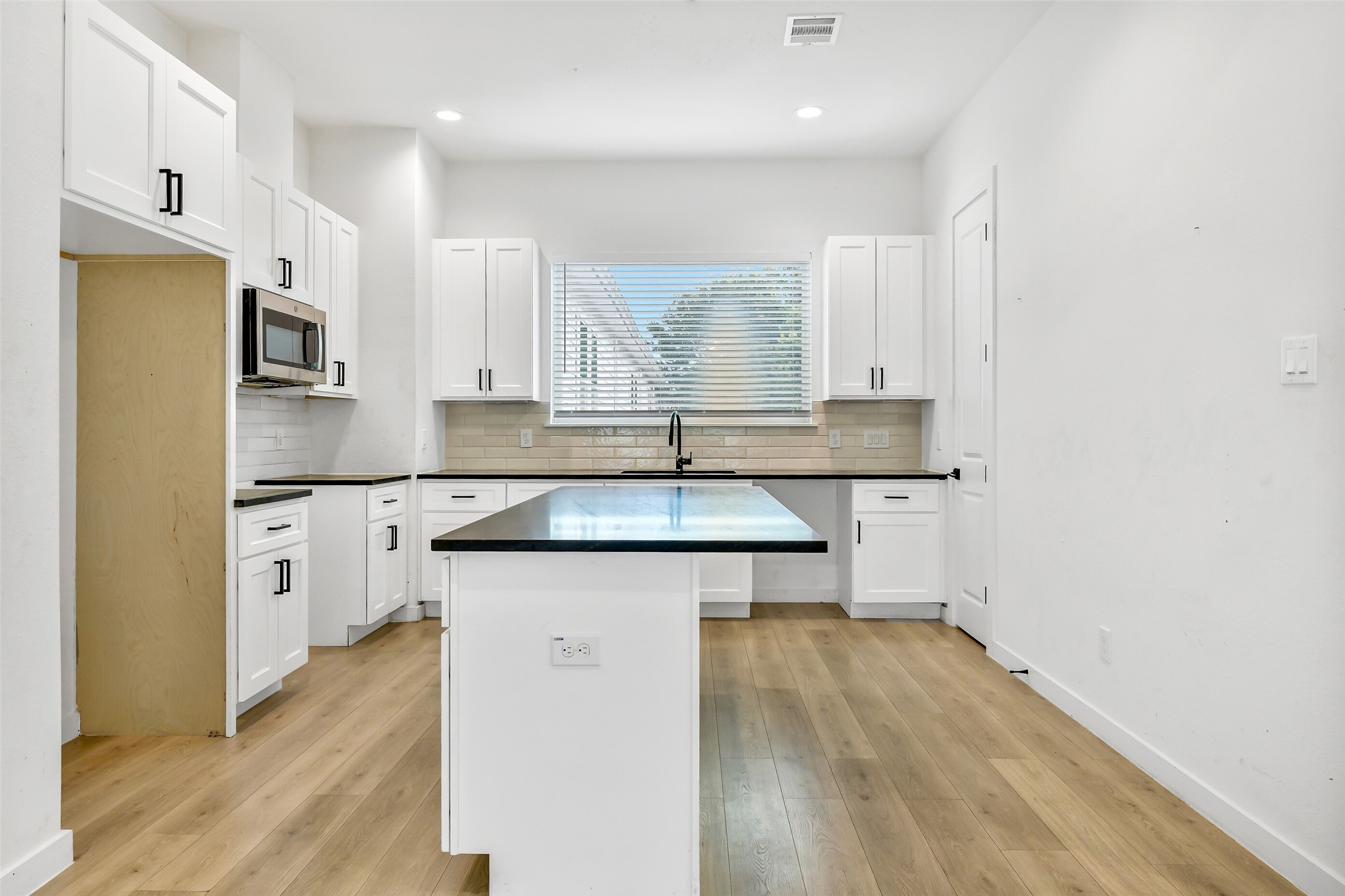 3403 Daphne Street, Unit C Houston, TX 77021 - Photo 10 of 27
