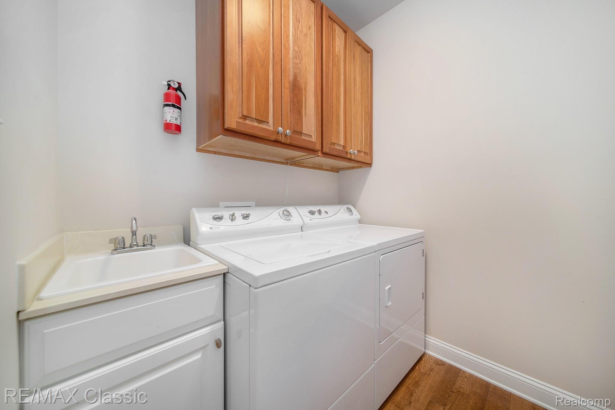 24938 Reeds Pointe Drive, Unit 42 Novi, MI 48374 - Photo 11 of 33 Laundry Room