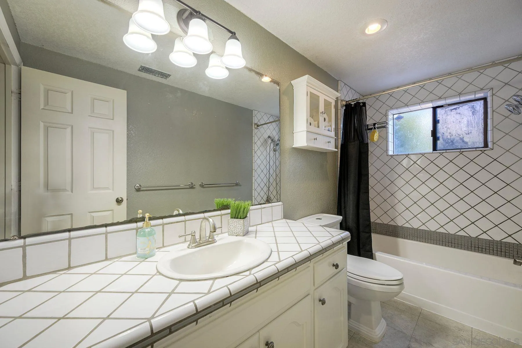 1419 Rimrock Drive Escondido, CA 92027 - Photo 35 of 47 Bathroom in ADU