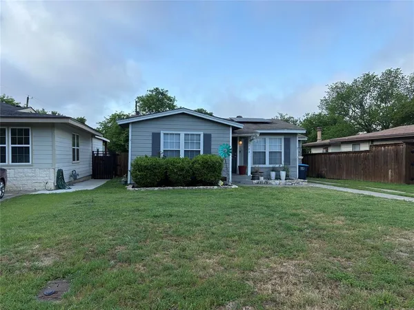 $1,900 | 5704 Hiett Court, Fort Worth, TX 76112