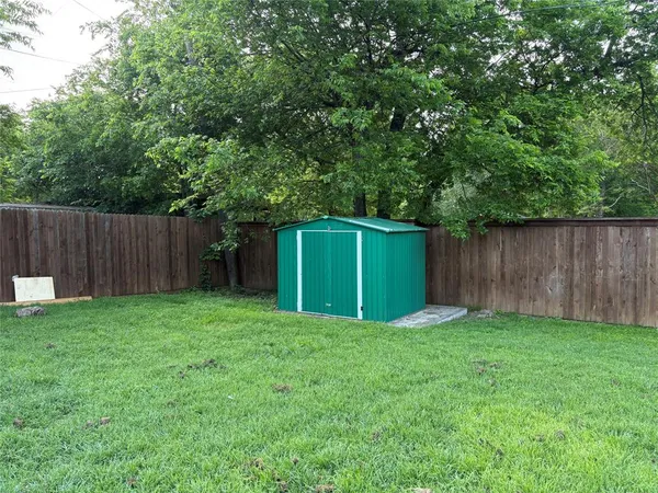 $1,900 | 5704 Hiett Court, Fort Worth, TX 76112