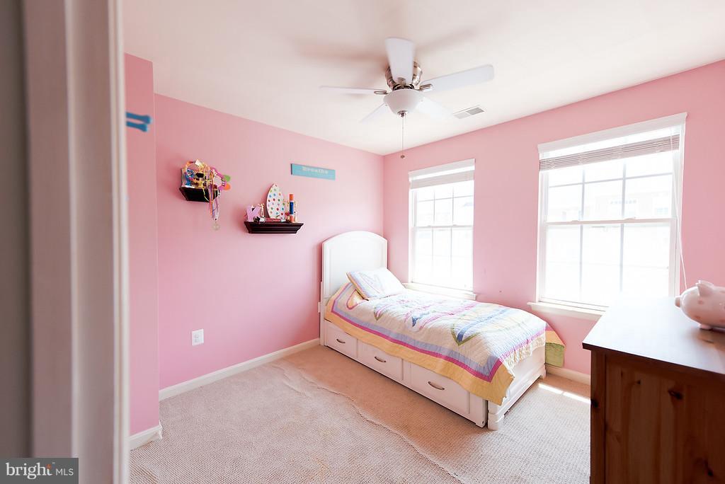 646 Springhouse Square Southeast Leesburg, VA 20175 - Photo 14 of 25 Bedroom #2