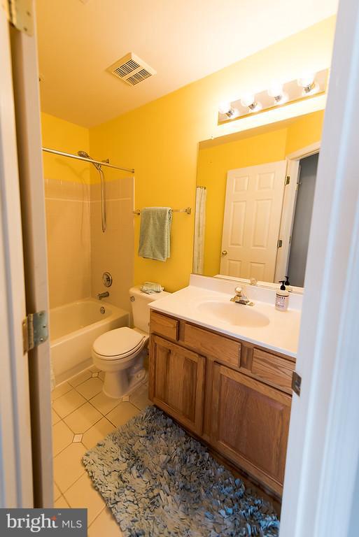 646 Springhouse Square Southeast Leesburg, VA 20175 - Photo 16 of 25 Hall Bath