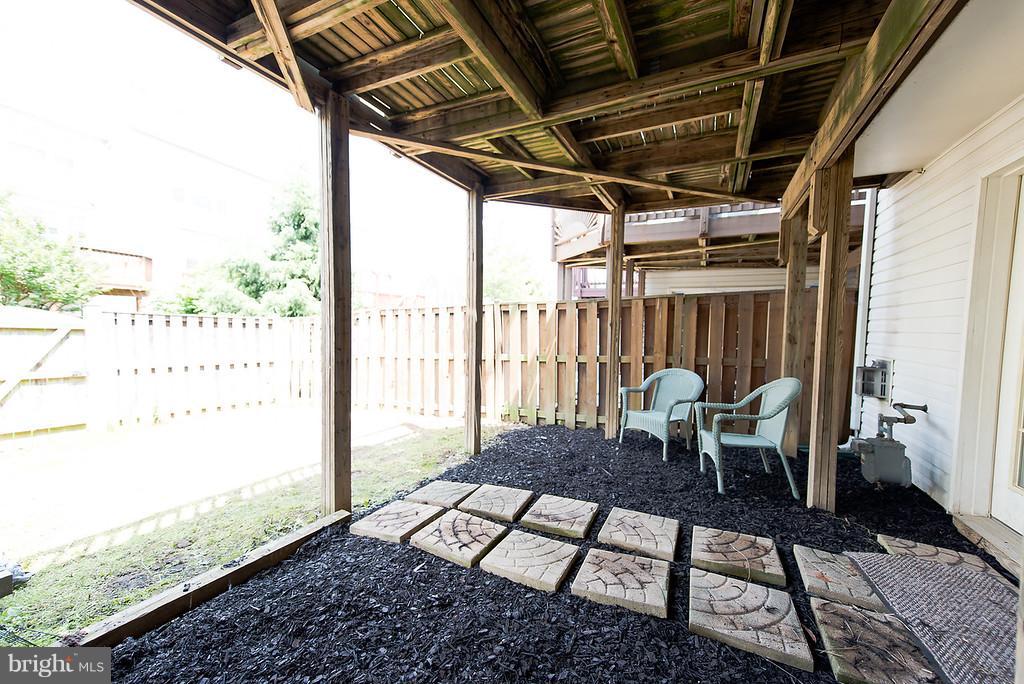 646 Springhouse Square Southeast Leesburg, VA 20175 - Photo 25 of 25 Fenced Yard