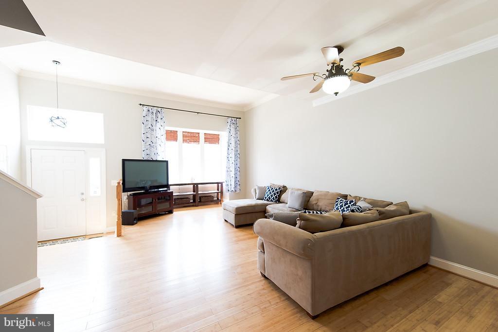 646 Springhouse Square Southeast Leesburg, VA 20175 - Photo 5 of 25 Family Room