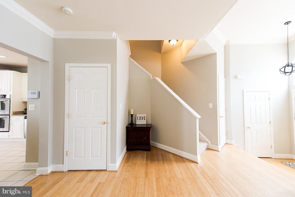 646 Springhouse Square Southeast Leesburg, VA 20175 - Photo 8 of 25 Family Room