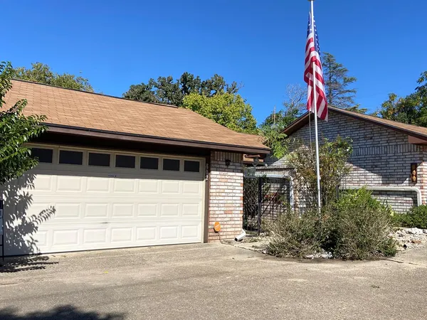 $268,000 | 802 Lois Street, Kerrville, TX 78028